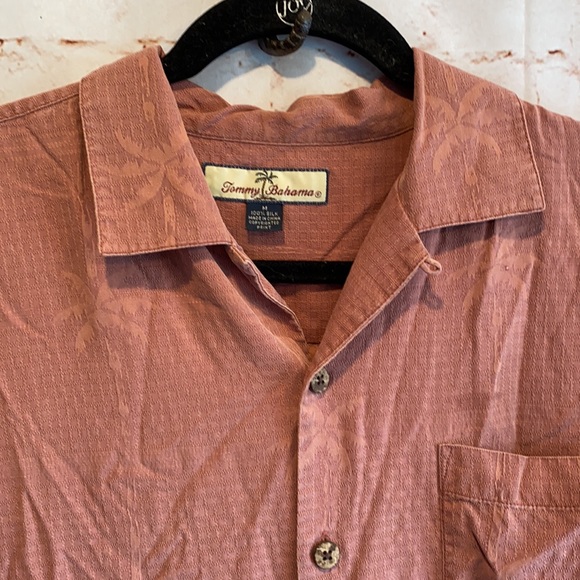 Tommy Bahama red Silk button down casual shirt M - Picture 2 of 8